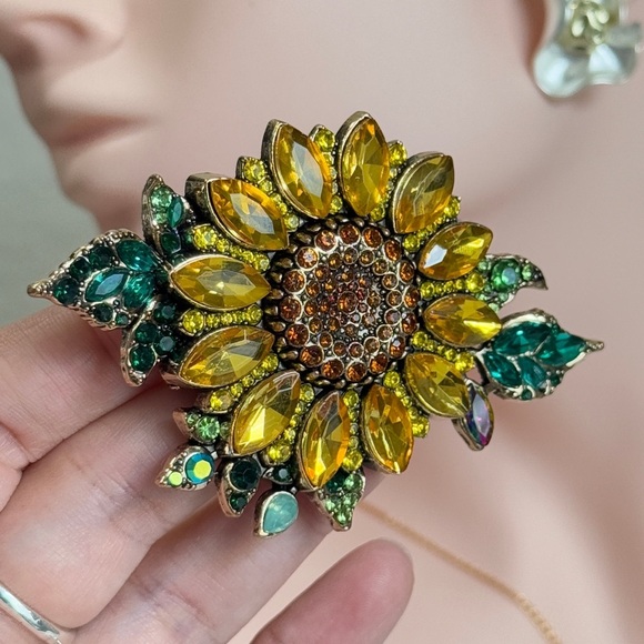 ⚜️🔥 Yellow and Green Sunflower Brooch 🌻 - Picture 7 of 7